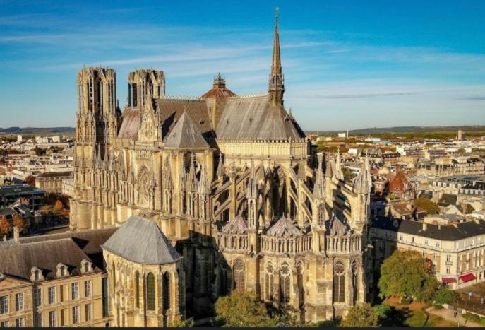 L'Ange Dore Reims Bagian luar foto