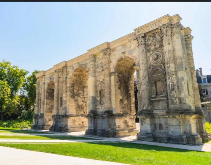 L'Ange Dore Reims Bagian luar foto